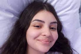 Atriz morreu aos 21 anos vítima de doença rara na medula espinhal. Z Ic C5sy0fjgm