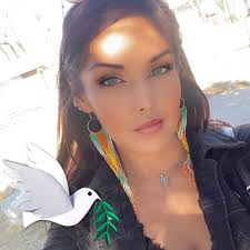 What perfume smells amazing and actually lasts a full day 🤩