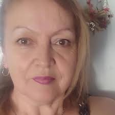 La actriz Angélica Rivera, madre de la novia Sofía Castro, fue criticada  por acaparar la atención, con un impresionante vestido que usó en la boda  de su hija. Rivera, quien recientemente anunció