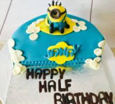 The following minions cake designs are officially selected by best cake design team, which looks stunning and can be made during ceremonial occasions, such as weddings, anniversaries, and. Minion Cake Birthday Cake à¤• à¤• In Kk Nagar West Chennai The Mad Baker Id 15631300212