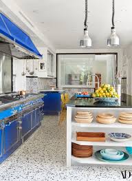 Enter The Vibrantly Revived Florida Home Kitchen Design Kitchen Style Kitchen Design Diy