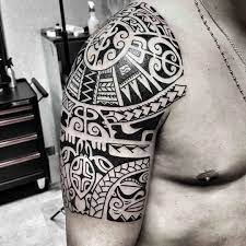 Diseño tribal del tatuaje del hombro. Shoulder Maori Style Tattoo Polynesiantattoosshoulder Ideasforpolynesiantattoos Tatuaje Maori Hombro Tatuaje Maori Disenos De Tatuaje Maori