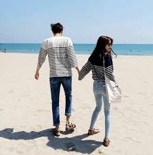 Betapa handalnya mereka dalam membuat referensi pariwisata. Fashion Couple Berencana Ke Pantai Bersama Kekasih Siapkan Busana Kembar Yuk Agar Terlihat Cute Tribunstyle Com
