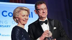 Σκάνδαλο με Φον Ντερ Λάιεν και Μπουρλά: Έρευνα της Ευρωπαϊκής Εισαγγελίας  για την προμήθεια των εμβολίων της Pfizer | Eretikos.gr