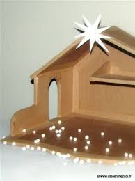 Tutoriel Fabrication Creche En Carton Creche De Noel Tuto Decoration Noel Creches De Noel En Bois