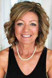 25 Charming Mother Of The Bride Hairstyles To Beautify The Big Day Mother Of The Bride Hair Mother Of The Bride Hair Short Mom Hairstyles