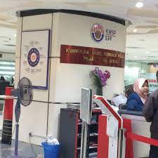 He said initial investigation revealed that the victim was driving alone during the incident, adding that the two attackers were wearing black jacket and helmets. Menara Kwsp Bukit Bintang Jalan Raja Chulan