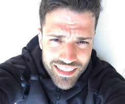 Η ιατρική, το fame story, ο ρέμος, η ιδανική γυναίκα και οι σκέψεις για δική του οικογένεια. Kwnstantinos Argyros Mini Apodrash Sta Xionia Pic Vid