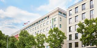 Everything can be reached within 15 minutes by public transport. Holiday Inn Express Hotel Berlin City Centre