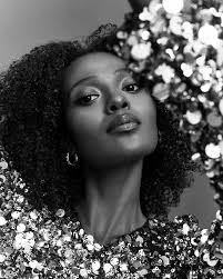 Leanne Downs's Instagram, Twitter & Facebook