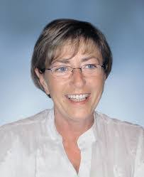 Linda Perron's Instagram, Twitter & Facebook