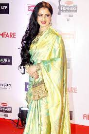 Bollywood S Evergreen Beauty Rekha Poses For The Shutterbugs At The 61st Britannia Filmfare Awards Held At The Dome Nsci Rekha Actress Rekha Saree Saree Dress