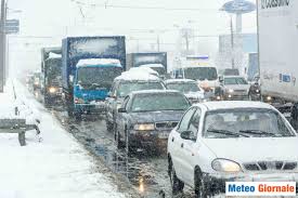 Migliaia di operazioni di soccorso per auto e camion rimasti intrappolati. Ehcqezck Nkz M