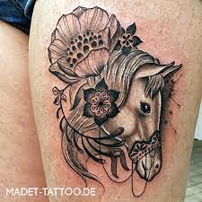 Lade dein eigenes motiv für aufkleber, beschriftungen und digitaldrucke hoch. Pferd Oberschenkel Tattoo Tattooidee Com