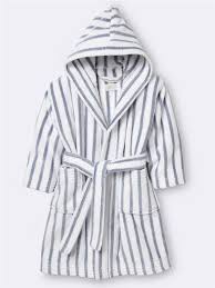 Découvrez les peignoirs pour enfants doux et confortables conçus par carré blanc ! Shopping 20 Sur Peignoir Enfant Raye Bleu Blanc Chez Cyrillus Peignoir Enfant Peignoir De Bain Enfant Peignoir