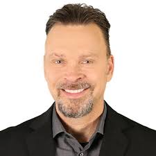 Tom Jordan's Instagram, Twitter & Facebook