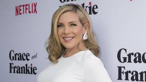Grace and frankie, saison 5. Exclusive June Diane Raphael On Dressing Her Baby Bump For Grace And Frankie Season 3 Mastering Motherhood Entertainment Tonight