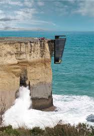 Cette Maison Est Appelee Cliff House Maison De Falaise Et A Ete Imaginee Par Des Architectes Australiens De Chez Modscape Maisons Insolites Maisons Etranges Maison Modulaire