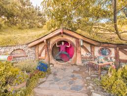 Visit Hobbiton The Hobbit Homes In New Zealand Tips Pics Tours
