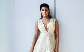 All the best people are ◆★◆. Download Wallpapers Amyra Dastur 4k Indian Actress Bollywood Beautiful White Evening Dress Indian Women Besthqwallpapers Com White Evening Dress Indian Actresses Indian Celebrities