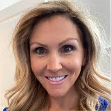 Deanna Lowden's Instagram, Twitter & Facebook