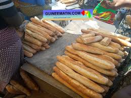 Symbole tricolore par excellence, elle est un membre éminent du patrimoine culinaire français. Guineematin Com Kankan Penurie De Pain Une Miche Facebook