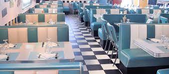 Mijn cultuur heb ik altijd dicht bij me gedragen en uit het gemis hiervan is mijn droom ontstaan om een eigen restaurant te beginnen. De Authentieke American Diner Jolina Retro Meubels