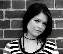 Anne Foy's Instagram, Twitter & Facebook