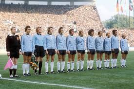 Erwin kostedde (born 21 may 1946) is a german former professional footballer who played as a striker. Bild Zu Rassismus Im Deutschen Fussball Der Film Schwarze Adler Auf Prime Bild 1 Von 1 Faz