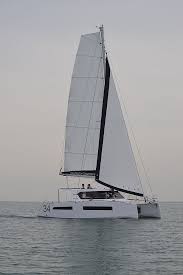 Itself with an intelligent bow design, giving an easy circulation around the boat at all times, and yet allowing an enormous living indoor and outdoor space on the entire boat. Aventura 34 Norpol Yachting