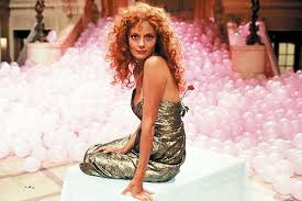 W spokojnym miasteczku eastwick, na rhode island, gdzie życie płynie w równowadze z naturą i tolerancji wobec innych, w atmosferze sielanki, mieszkają. Carodejky Z Eastwicku 1987 Fotogalerie Fdb Cz