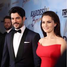 Recent rumours tells that burak özçivit and fahriye evcen secretly married. Fahriye Evcen Burak Ozcivit Cifti Ilk Defa Gercek Gundem