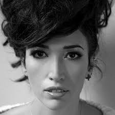 She was born on february 2, 1980 and her birthplace is piacenza, italy. Nina Zilli Diskographie Discogs