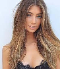 Lorena Ray's Instagram, Twitter & Facebook