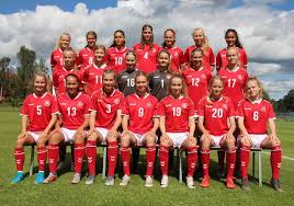 Udgave af giro d'italia indledes d. U17 Landsholdets Laerke Hammer Vi Kaemper For Forstepladsen Fodbold For Piger