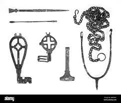 Pays-Bas Moyen âge, chaîne de hanche, métal, bronze, 86,5 cm, vmec 750-850,  Pays-Bas, Zélande, Veere, Domburg, Wacaria Photo Stock - Alamy