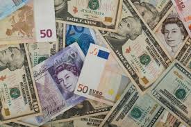 Daca ai nevoire de niste euro pt bilete de avion (vacante in strainatate), iti recomand sa schimbi atat cat ai nevoie (din lire in lei si apoi din lei in euro.). Cat Costa O Lira In Lei