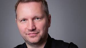 I když může jít jen o „krátkou insolvenční epizodu“, je zjevné, že spor se  prohlubuje Miliardář Strnad kontra mil