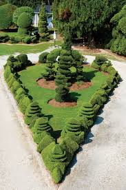 Peace Love And Topiary American Craft Council Topiary Garden Garden Design Country Garden Design
