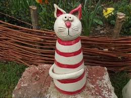 Gartenfiguren Kater Nimo Ein Designerstuck Von Tongestalten Bei Dawanda Topferarbeiten Zaunhocker Kleine Maus