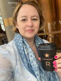 The chic and versatile coffee shade "Studios Didier" Mocha is in style all  year round! 🤩☕