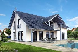 Haus Mit Einseitigem Schleppdach Und Zwerchgiebel Haus Hauser Mit Pool Haus Bauen