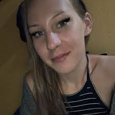 Tabitha Mahoney's Instagram, Twitter & Facebook