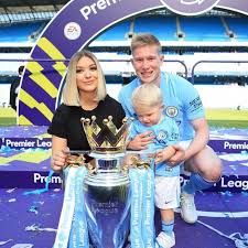 De bruyne had been trying to speak to the referee as the teams left. Kevin De Bruyne Height Weight Age Spouse Family Facts Biography