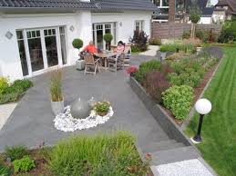 Discover all the books published by gestalten on a wide variety of subjects. Steiler Hang Hinter Dem Haus Gestalten Vorgarten Gestalten Pflegeleicht Modern Garten Und Bauen Uteplass