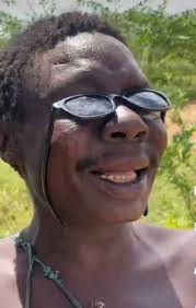 Colourful procession” as proposed by the puppet Governor to the Tinubu  visits to Venue state. …. Tinubu right now in pic two😂😂