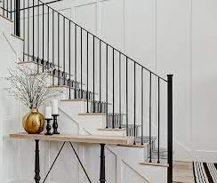 Jenis ini menunjukkan sisi kuno dan antik, sangat oocok dengan hunian yang berkonsep minimalis klasik dan vintage. 12 Desain Railing Tangga Tidak Hanya Soal Keamanan Tapi Juga Keindahan Rumah123 Com