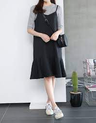 Gaya kasual ini bisa diwujudkan dengan penggunaan kaus longgar. Pin Oleh Template Di Korean Fashion Styles Gaya Model Pakaian Korea Gaya Model Pakaian Gaya Busana