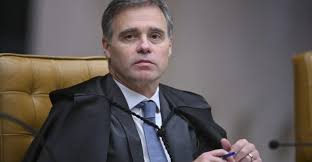 Pela 2ª vez, avião com Mendonça apresenta problemas antes de decolar