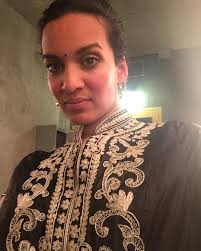 This is me last night in borrowed clothes, jewelry and makeup: people I've  never even met pitched in to help in Vancouver yesterday! My poor sound man  ended up snowed under in